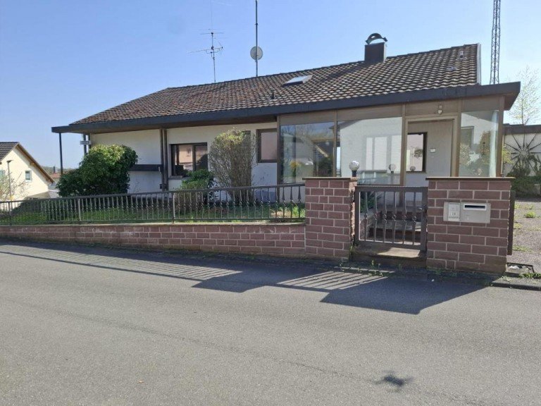 Aussenansicht Aach Einfamilienhaus Unternehmervilla mit gro�z�gigem Grundst�ck