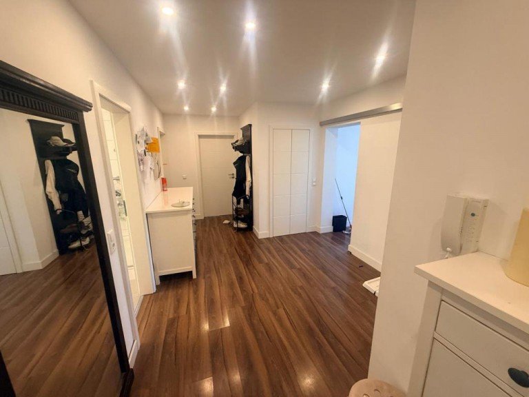 Diele Allensbach Etagenwohnung 4-Zimmer-Wohnung mit 2 Balkonen und Tiefgarage