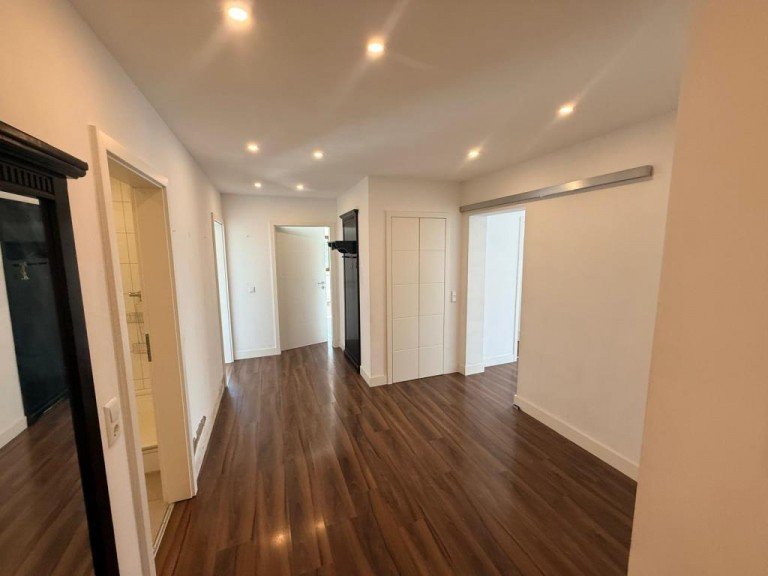 Diele Allensbach Etagenwohnung 4-Zimmer-Wohnung mit 2 Balkonen und Tiefgarage